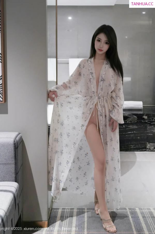   [XiuRen]高清写真图 2025.11.14 No.10988 烧烧小桃 性感长裙第23张图片